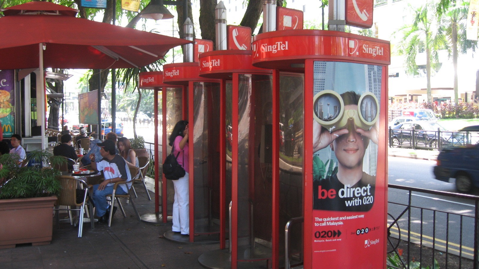 Wrap: Singtel launches new mobile plans, Sikh football fan gets racist letter