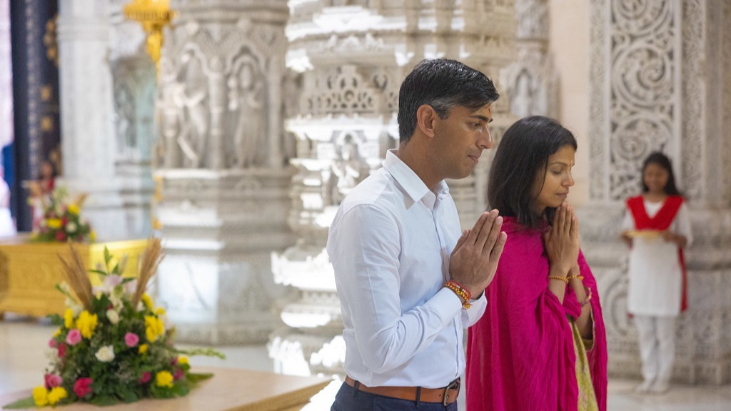 UK Prime Minister Rishi Sunak, wife Akshata Murty visit Delhi’s Akshardham Temple, offer prayer