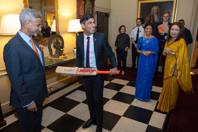 EAM Jaishankar gifts UK PM Rishi Sunak Lord Ganesha statue, Virat Kohli-signed cricket bat on Diwali