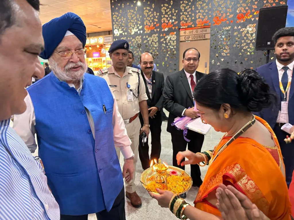 Hardeep Singh Puri, Indian Minister of Petroleum and Natural Gas and Minister of Housing and Urban Affairs, welcomed in Goa for IEW 2024. Photo courtesy: X/@HardeepSPuri
