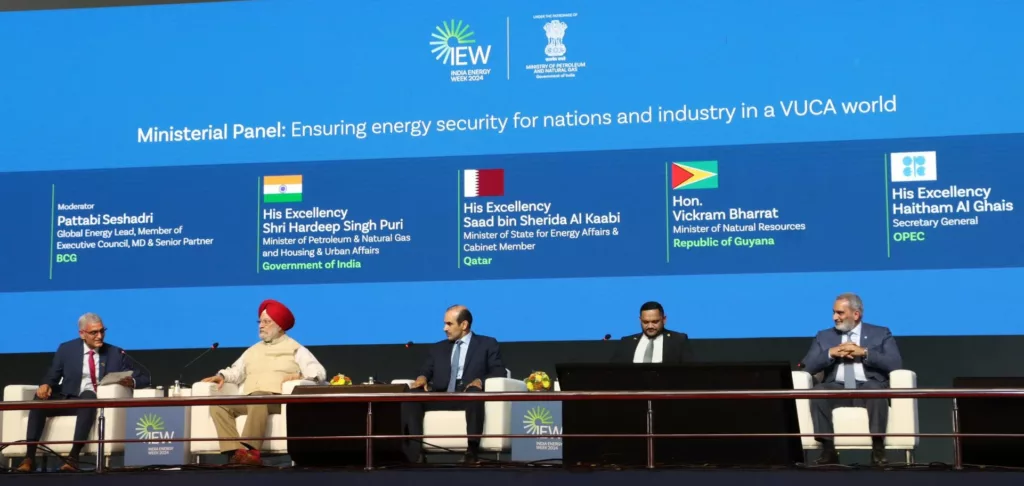 Hardeep Singh Puri with visiting energy ministers