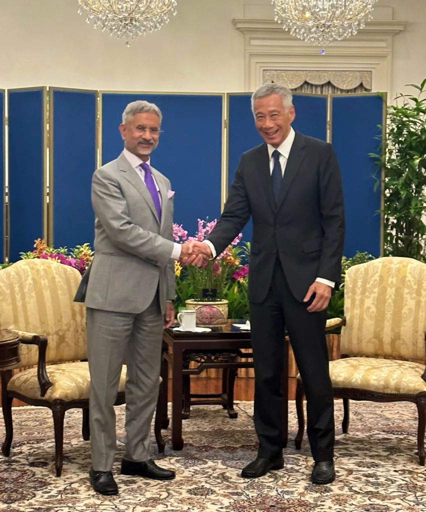 Jaishankar with Lee Hsien Loong