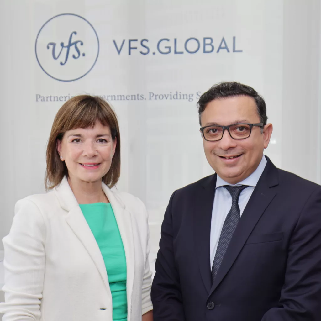 VFS Globsl CEO Zubin Karkaria with WTTC CEO Julia Simpson