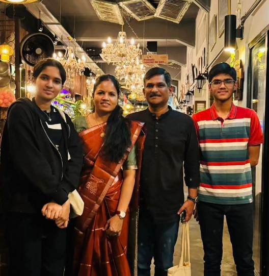 Chess champion Siddharth Jagadeesh with his family