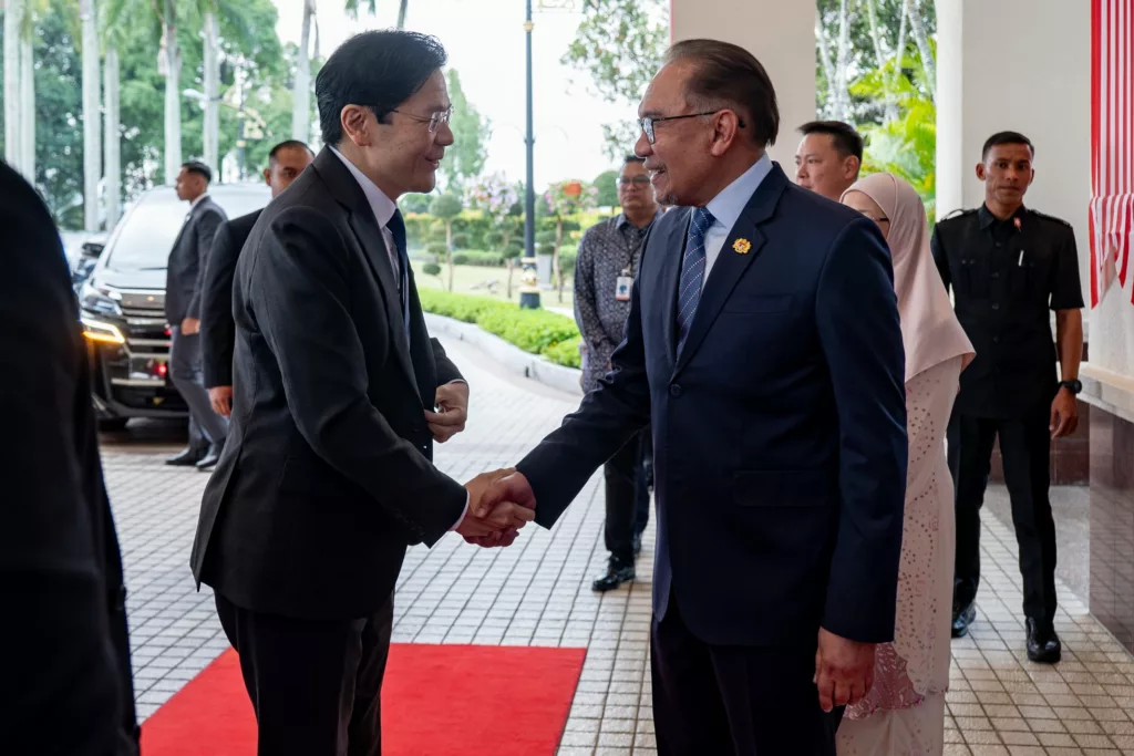 PM Wong greeted by PM Anwar Ibrahim