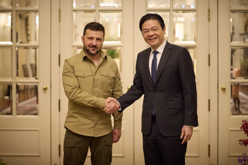 Ukrainian President Volodymyr Zelenskyy with Singapore Prime Minister Lawrence Wong
