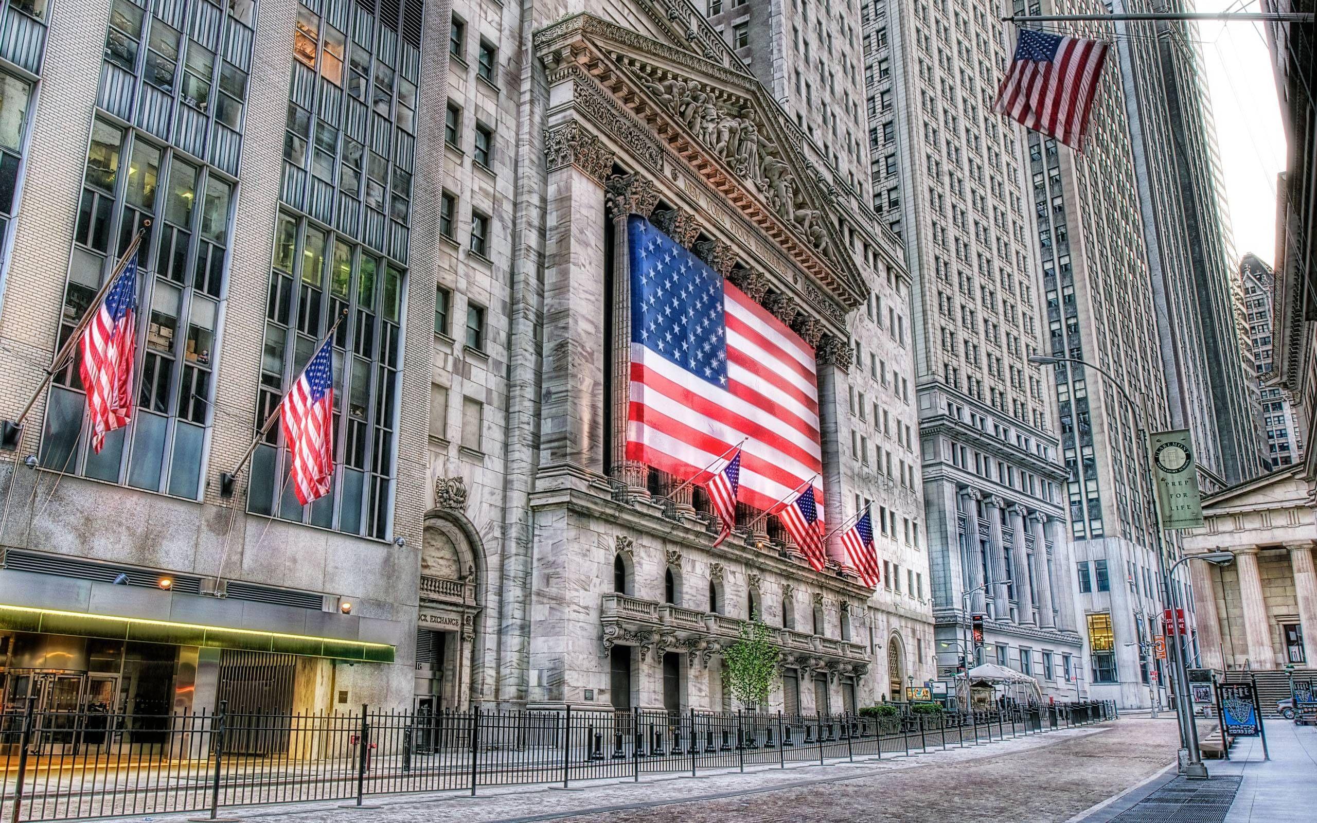 US share market sell-off: Dow drops 1,042 points as Wall Street gets spooked by spectre of “Trump recession”