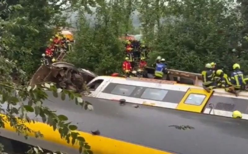 A regional express train with 100 passengers derailed in Germany with three people dying in the tragedy