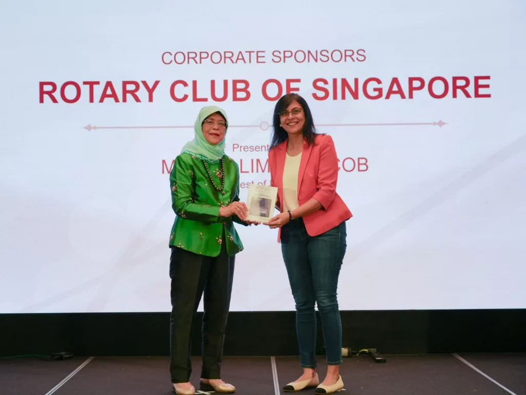 Sonali receives a token of appreciation