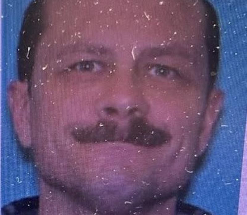 A suspect is currently on the run after at least four people were killed in a shooting incident at a bar in the US city of Anaconda