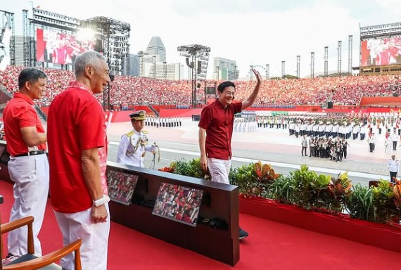 Lee Hsien Loong and Lawrence Wong at Singapore NDP 2025
