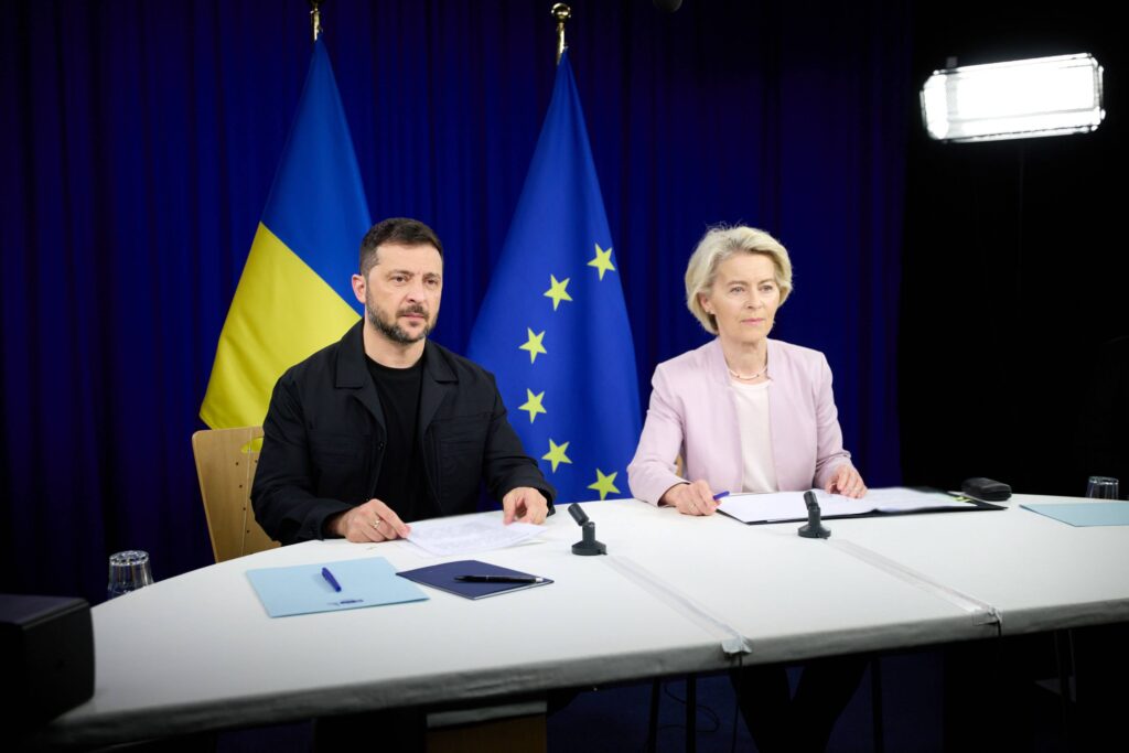 Ukrainian President Volodymyr Zelenskyy with European Commission president Ursula von der Leyen