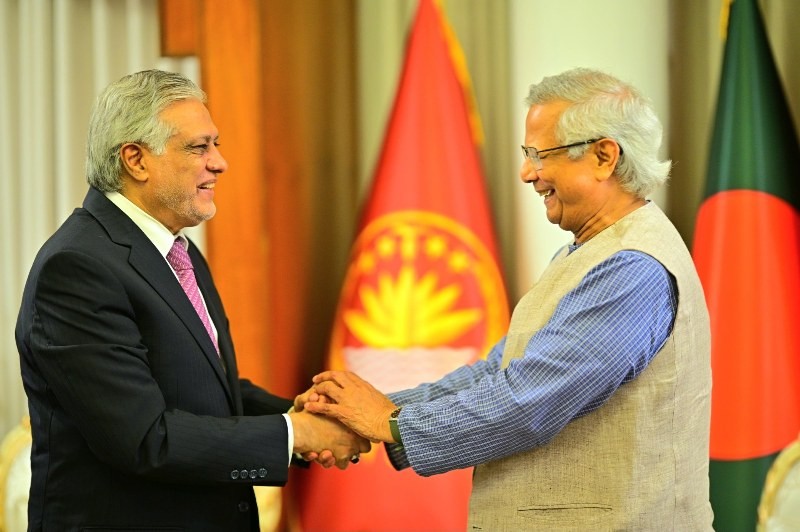 Bangladesh has demanded an apology for the 1971 genocide from Pakistan and urged it to resolve long-standing historical issues during Foreign Minister Ishaq Dar's visit to the South Asian country